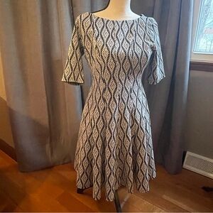 Ladies casual dress great for work, church and date night,  black and white